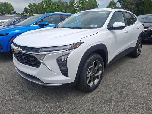 Summit White 2026 Chevrolet Trax LT