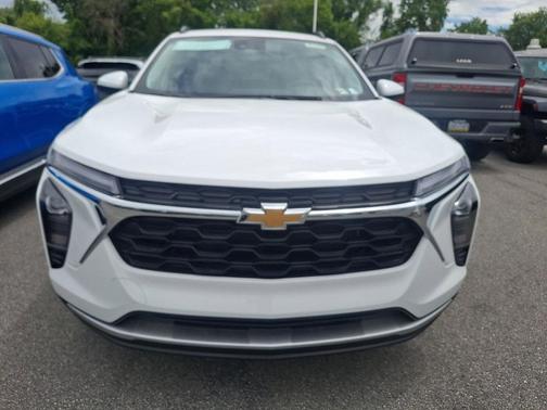 Summit White 2026 Chevrolet Trax LT