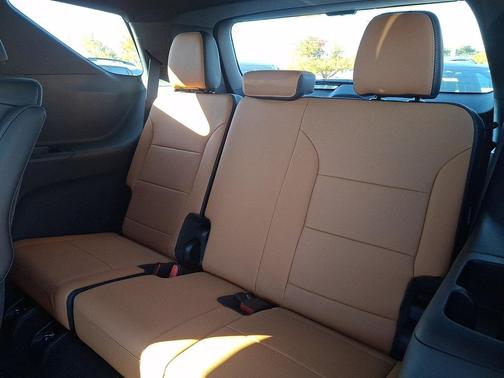 Mosaic Black Metallic 2027 Chevrolet Traverse AWD Z71