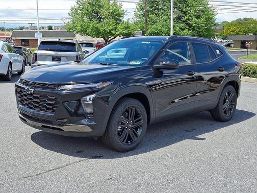 Mosaic Black Metallic 2026 Chevrolet Trax FWD ACTIV