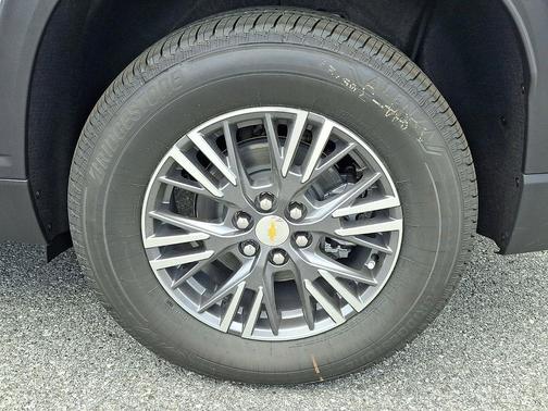 Polar White Tricoat 2026 Chevrolet Traverse LT