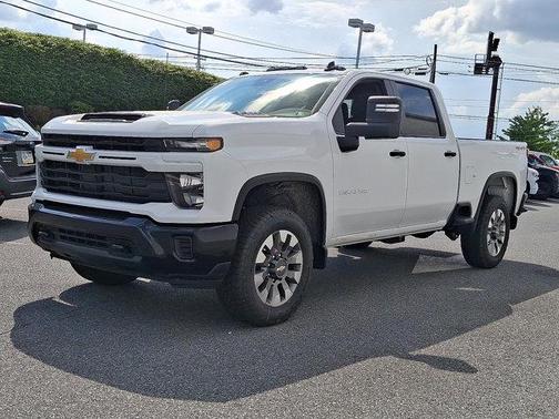 Summit White 2026 Chevrolet Silverado 2500 Custom