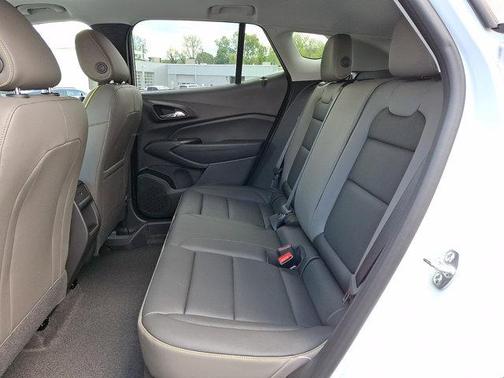 Summit White 2026 Chevrolet Trax FWD ACTIV