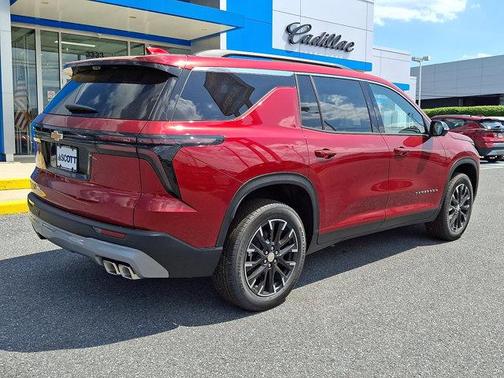 Radiant Red Tintcoat 2026 Chevrolet Traverse LT