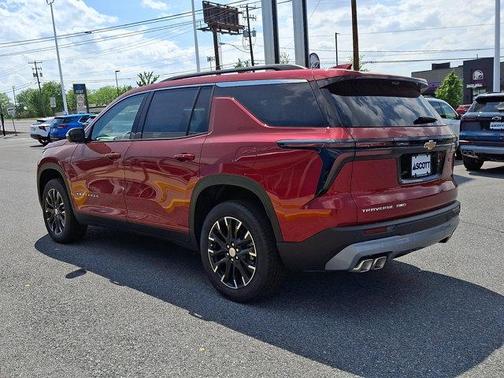 Radiant Red Tintcoat 2026 Chevrolet Traverse LT