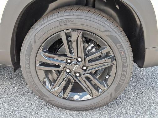 Sterling Gray Metallic 2026 Chevrolet Trax FWD ACTIV
