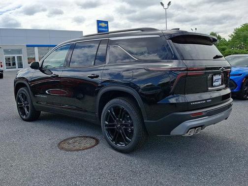 Mosaic Black Metallic 2026 Chevrolet Traverse LT