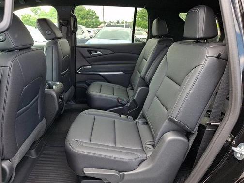 Mosaic Black Metallic 2026 Chevrolet Traverse LT