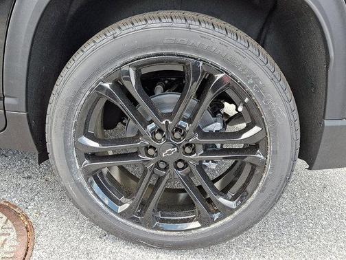 Mosaic Black Metallic 2026 Chevrolet Traverse LT