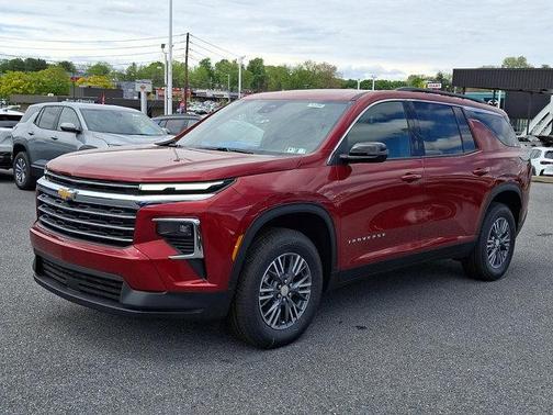 Radiant Red Tintcoat 2026 Chevrolet Traverse LT