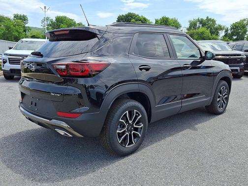 Mosaic Black Metallic 2026 Chevrolet Trailblazer ACTIV