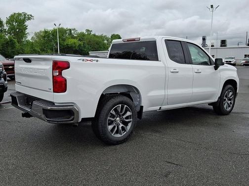 Summit White 2026 Chevrolet Silverado 1500 LT