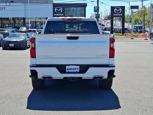 Iridescent Pearl Tricoat 2024 Chevrolet Silverado 1500 High Country