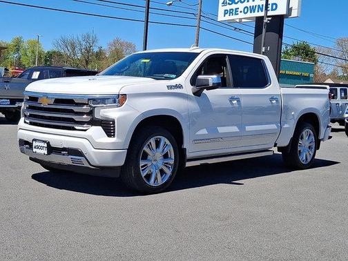Iridescent Pearl Tricoat 2024 Chevrolet Silverado 1500 High Country