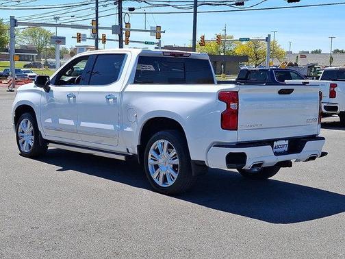 Iridescent Pearl Tricoat 2024 Chevrolet Silverado 1500 High Country