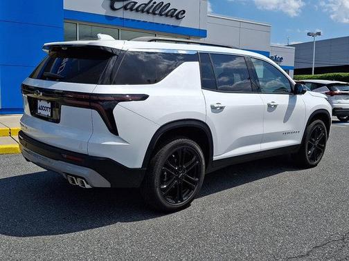 Summit White 2026 Chevrolet Traverse LT