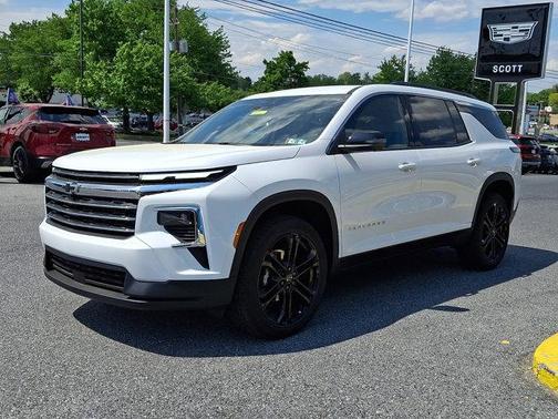 Summit White 2026 Chevrolet Traverse LT