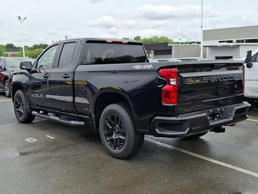 Black 2026 Chevrolet Silverado 1500 Custom