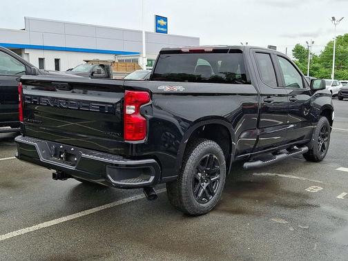 Black 2026 Chevrolet Silverado 1500 Custom