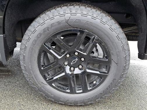 Black 2026 Chevrolet Silverado 1500 Custom