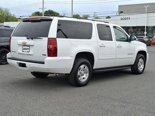 Summit White 2011 Chevrolet Suburban 1500 LT