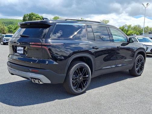 Mosaic Black Metallic 2026 Chevrolet Traverse LT