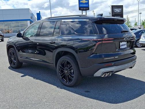 Mosaic Black Metallic 2026 Chevrolet Traverse LT
