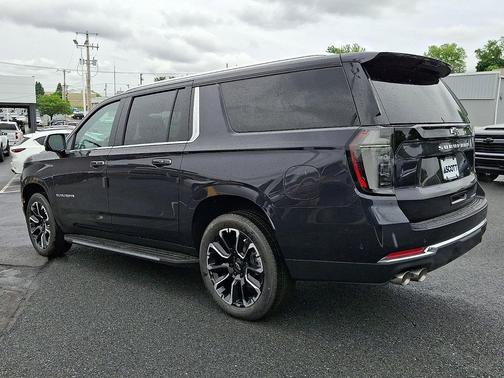 Dark Ash Metallic 2026 Chevrolet Suburban Premier