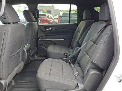 Polar White Tricoat 2026 Chevrolet Traverse LT
