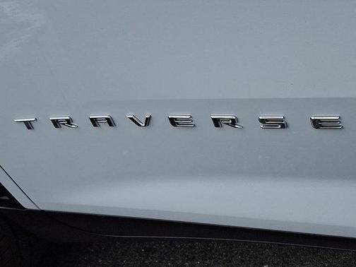 Polar White Tricoat 2026 Chevrolet Traverse LT