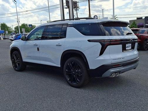 Polar White Tricoat 2026 Chevrolet Traverse LT