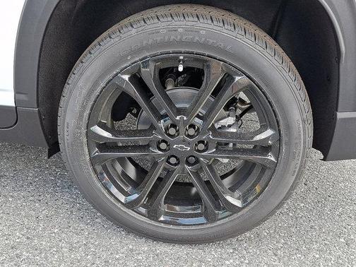 Polar White Tricoat 2026 Chevrolet Traverse LT