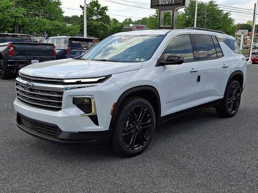 Polar White Tricoat 2026 Chevrolet Traverse LT