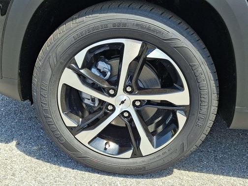 Mosaic Black Metallic 2026 Chevrolet Trax FWD 1RS