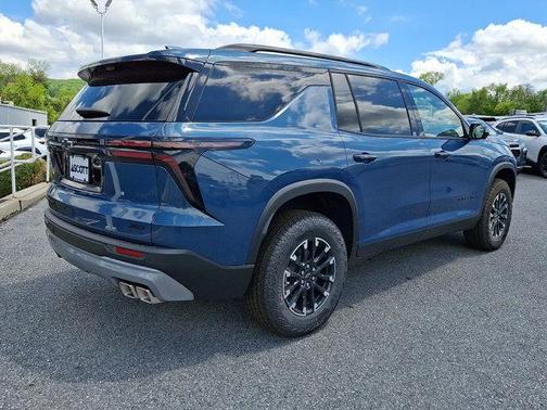 Lakeshore Blue Metallic 2026 Chevrolet Traverse AWD Z71