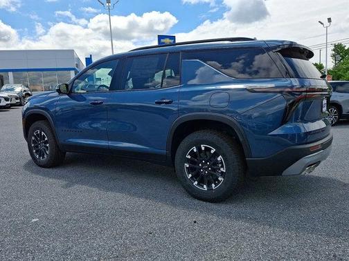 Lakeshore Blue Metallic 2026 Chevrolet Traverse AWD Z71