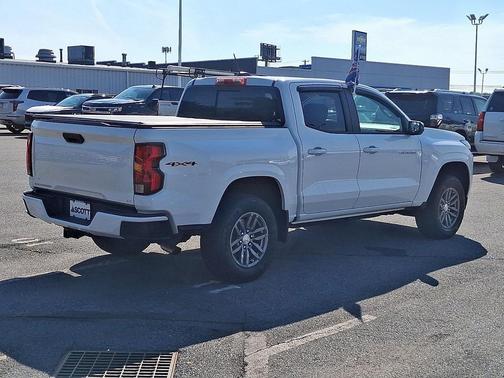 Summit White 2024 Chevrolet Colorado LT