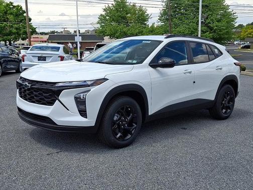 Summit White 2026 Chevrolet Trax LT