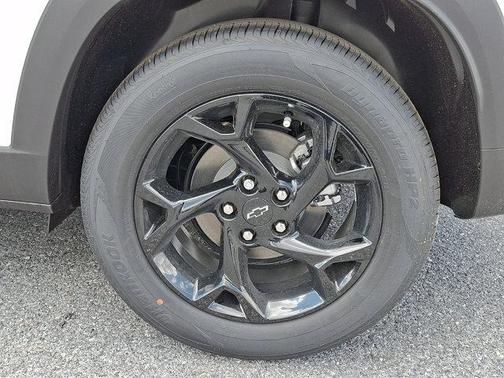 Summit White 2026 Chevrolet Trax LT