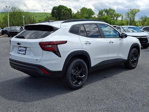 Summit White 2026 Chevrolet Trax LT