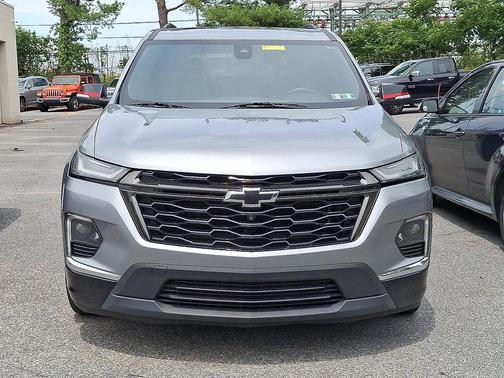 Sterling Gray Metallic 2023 Chevrolet Traverse Premier