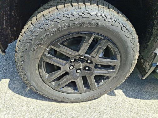 Summit White 2026 Chevrolet Silverado 1500 Custom Trail Boss