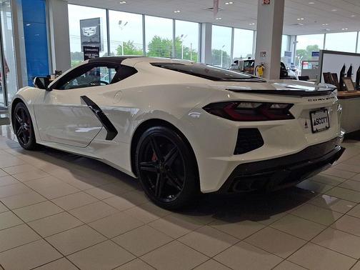 Arctic White 2026 Chevrolet Corvette Stingray w/2LT