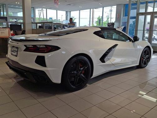 Arctic White 2026 Chevrolet Corvette Stingray w/2LT