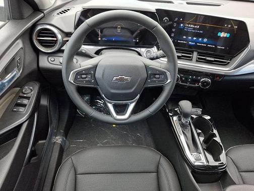 Summit White 2026 Chevrolet Trax FWD ACTIV