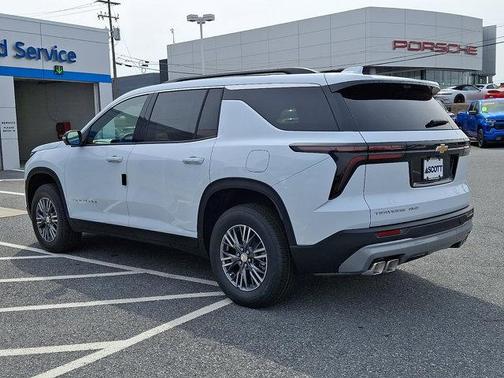 Polar White Tricoat 2026 Chevrolet Traverse LT