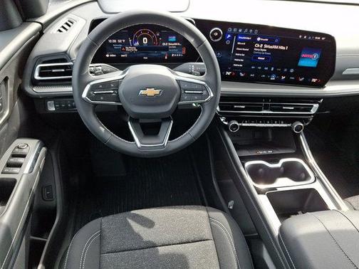 Polar White Tricoat 2026 Chevrolet Traverse LT