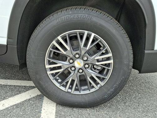 Polar White Tricoat 2026 Chevrolet Traverse LT