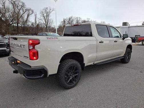 White Sands 2026 Chevrolet Silverado 1500 Custom Trail Boss