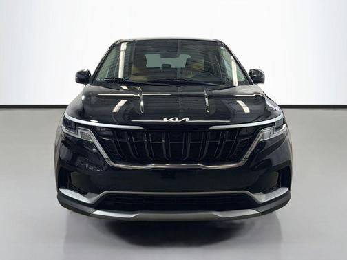 Aurora Black Pearl 2024 Kia Carnival LX